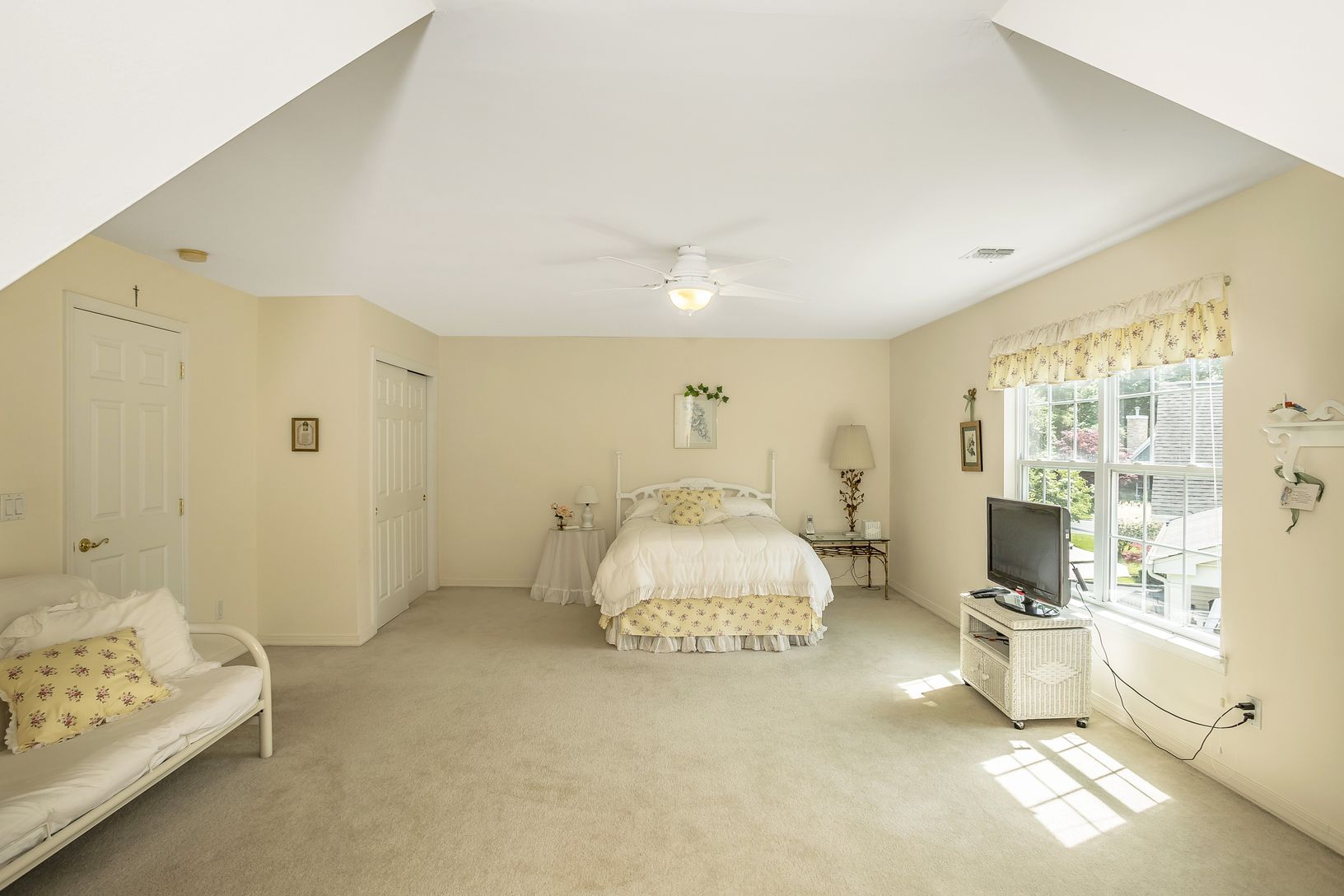 4 Black Pine St, Calverton, NY 11933 Out East