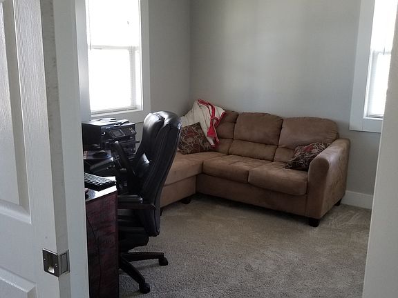 4th image of 513 E Washington St