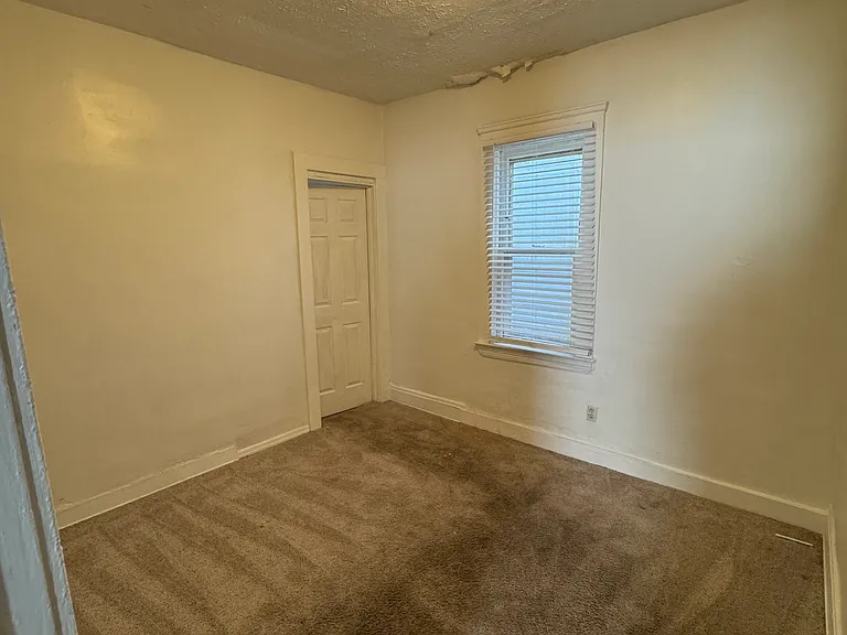 10209 Elwell Ave — Photo 5