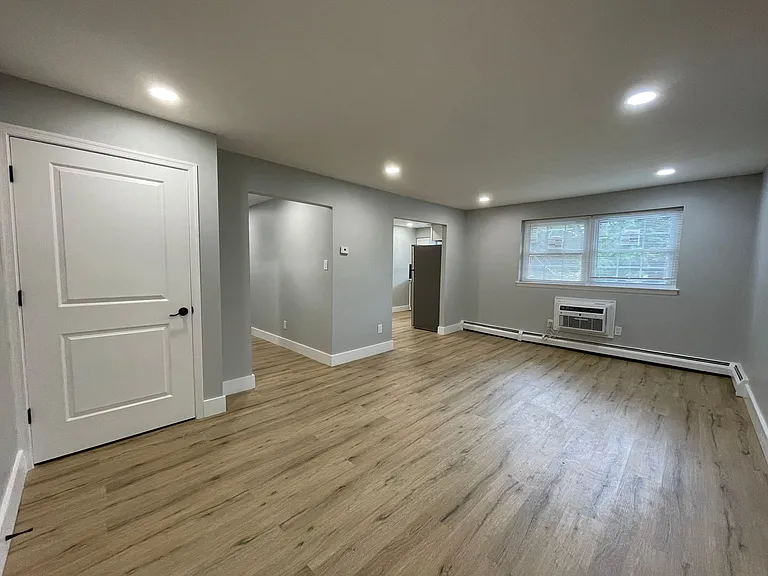 730 Main Street — Photo 5