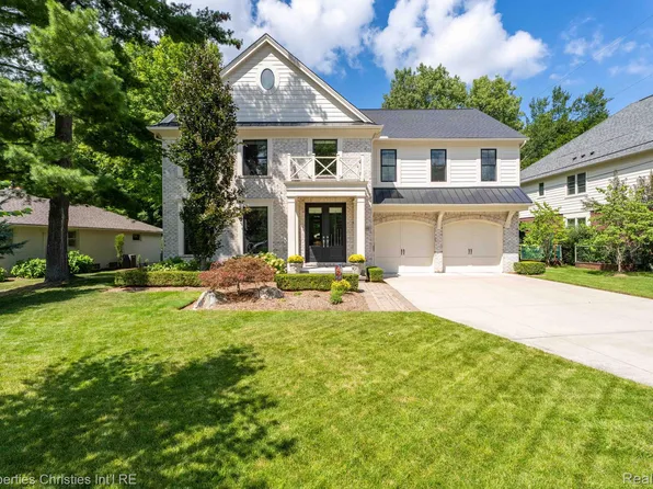 1160 Hillside Dr, Birmingham, MI 48009