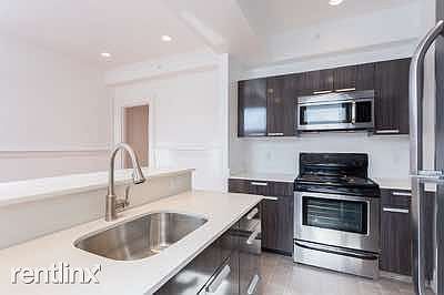 Unit-306---Kitchen---3-of-3_thumb