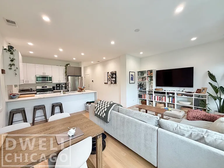969 W 18th St #1 — Photo 2