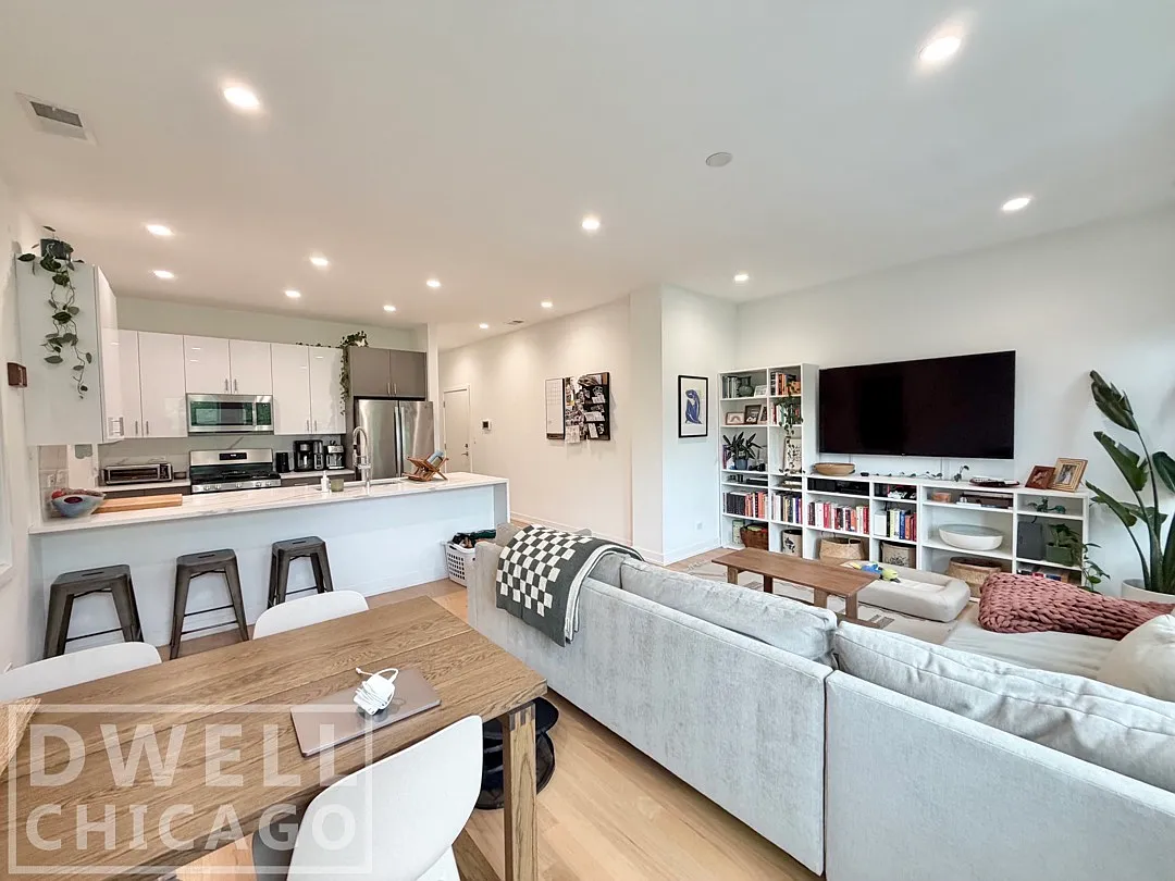 Building Photo - 969 W 18th St #1