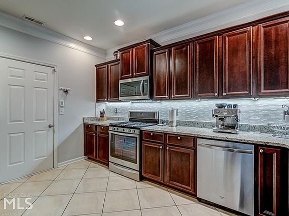 2nd image of 39 Jekyll Dr