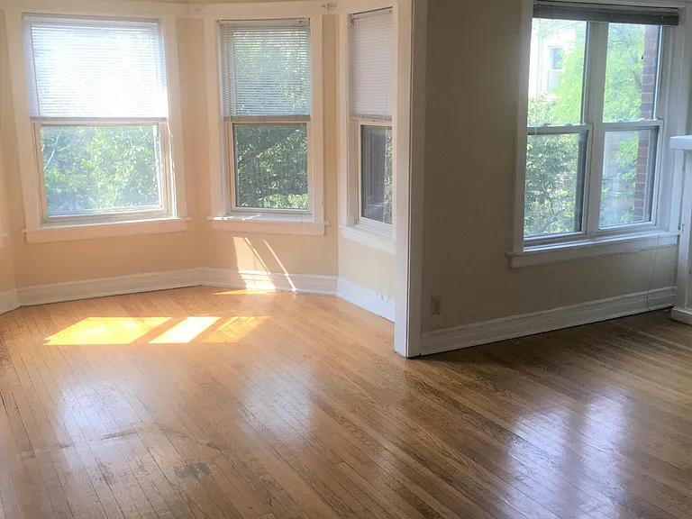 640 W Roscoe St #3W — Photo 3