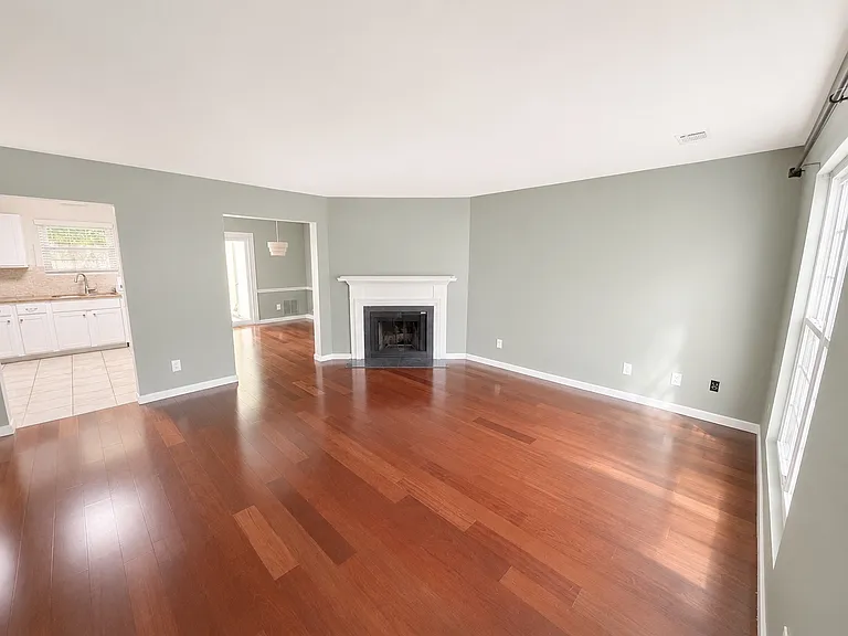 3001 Queen Anne Ct — Photo 4
