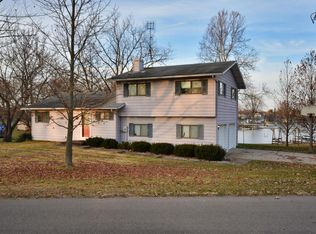 200 Lane 890 Snow Lk, Fremont, IN 46737