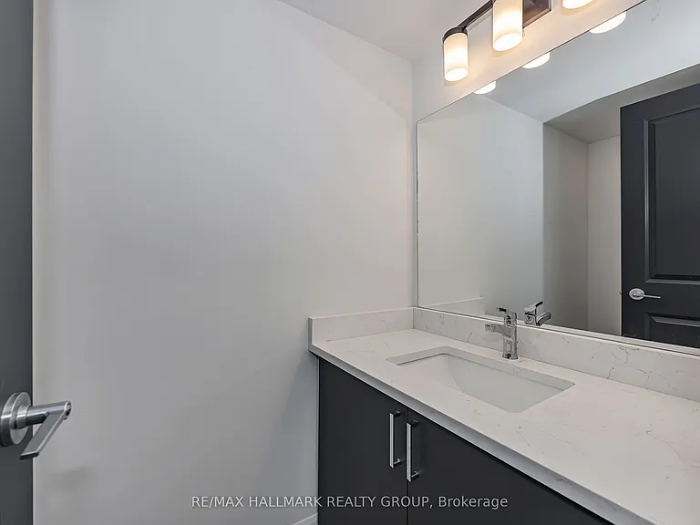 422 Rolling Meadow Cres — Photo 8