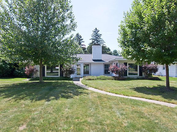 2nd image of 1946 Lake Michigan Dr NW