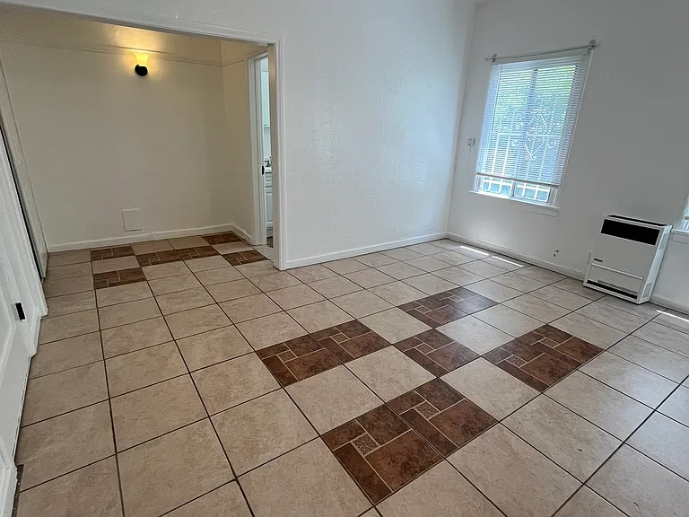 1121 N Kenmore Ave #106 — Photo 5