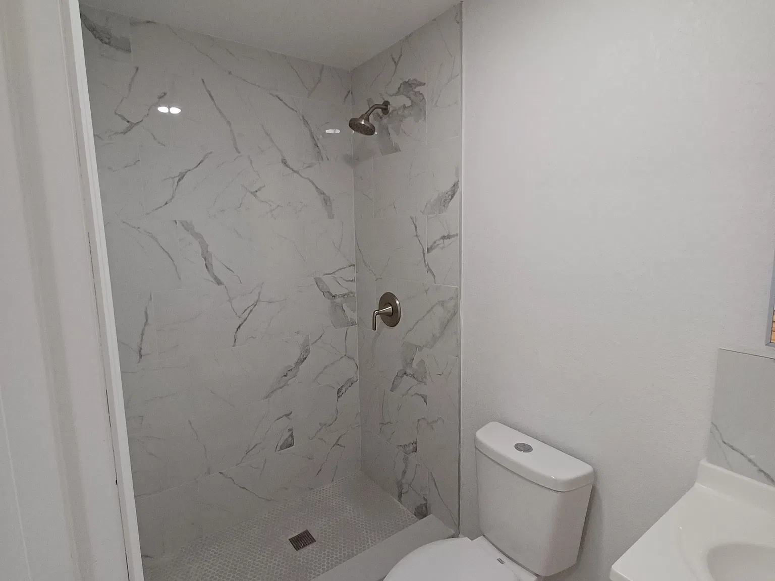 Studio, 700 sqft, $1,195 — Photo 2