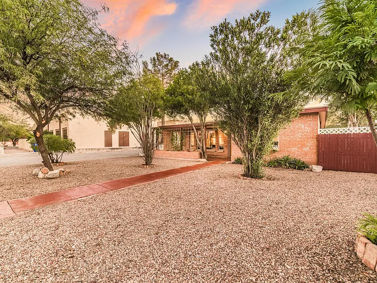 3026 E Loretta Dr — Photo 17