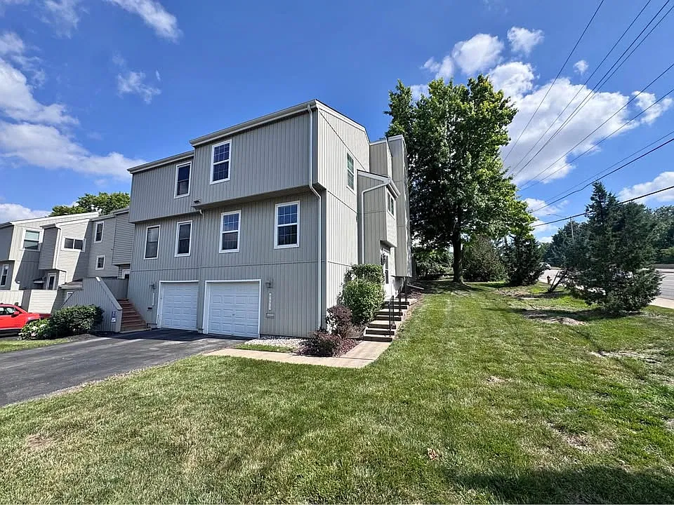 8693 W 108th Pl — Photo 1
