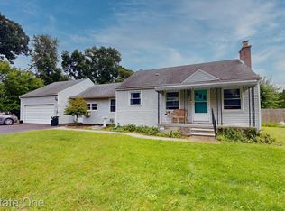 19816 Purlingbrook St, Livonia, MI 48152