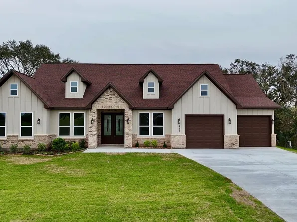 931 Buffalo Trl, Angleton, TX 77515