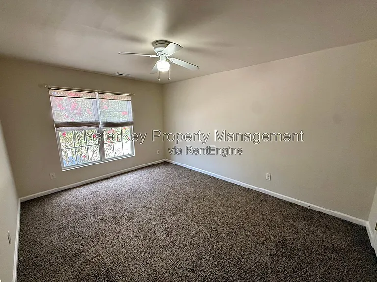 414 Walnut Woods Dr — Photo 20