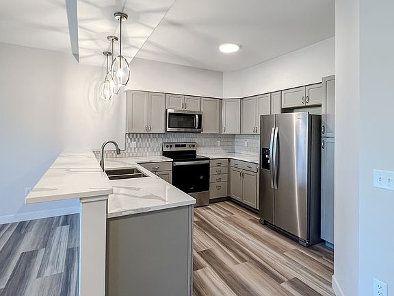 Kitchen with Breakfast Bar