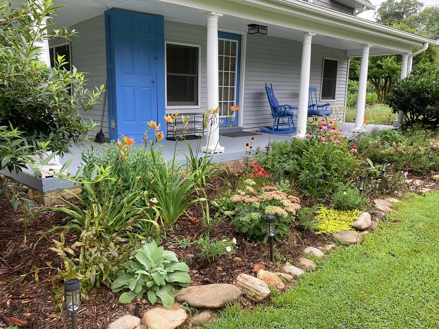 3 bed, 1200 sqft, $2,200 — Photo 2