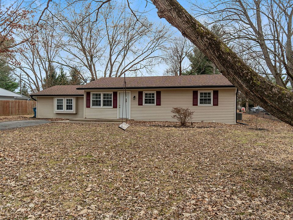 1st image of 543 Woodview Dr