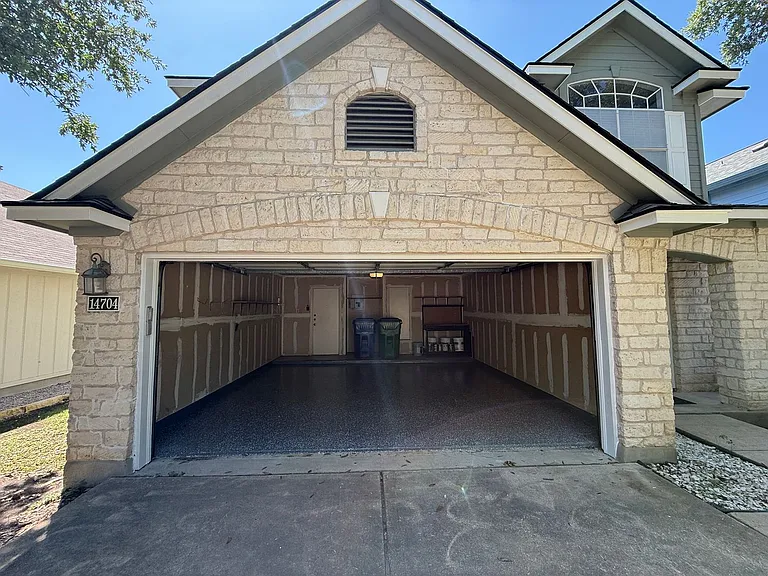14704 Noya Dr — Photo 23