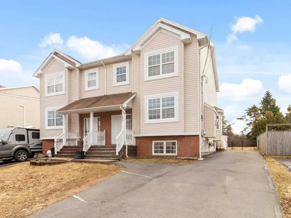 106 States Ln, Halifax, NS B3T 2H8