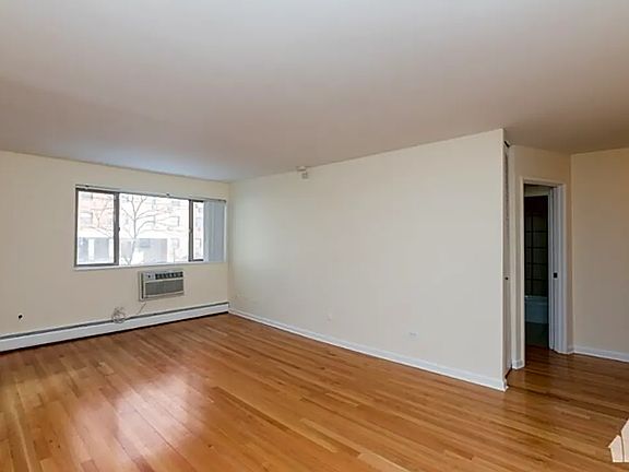 3rd image of 3710-312 N Grove Ave