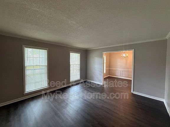 4th image of 2292 Eastover Dr