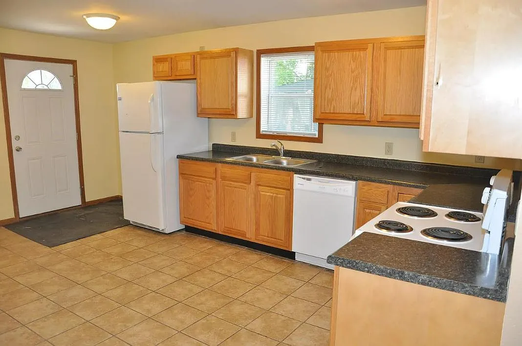 5 bed, 1528 sqft, $1,900 — Photo 4