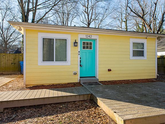 KH_1242PlazaAv_Web-0989_01302023