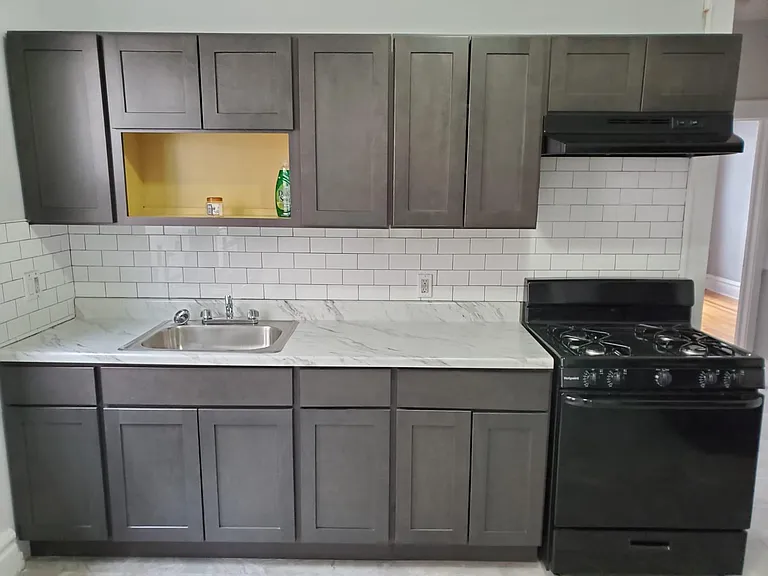 81 Montgomery Ave #2 — Photo 1