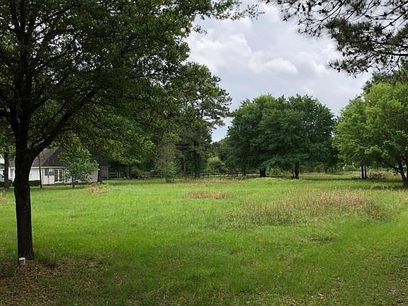 Plenty of trees provide ample shade for those hot Texas summer days!