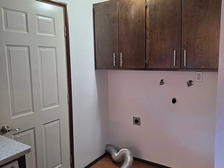 475 SW McFadden Ave — Photo 7