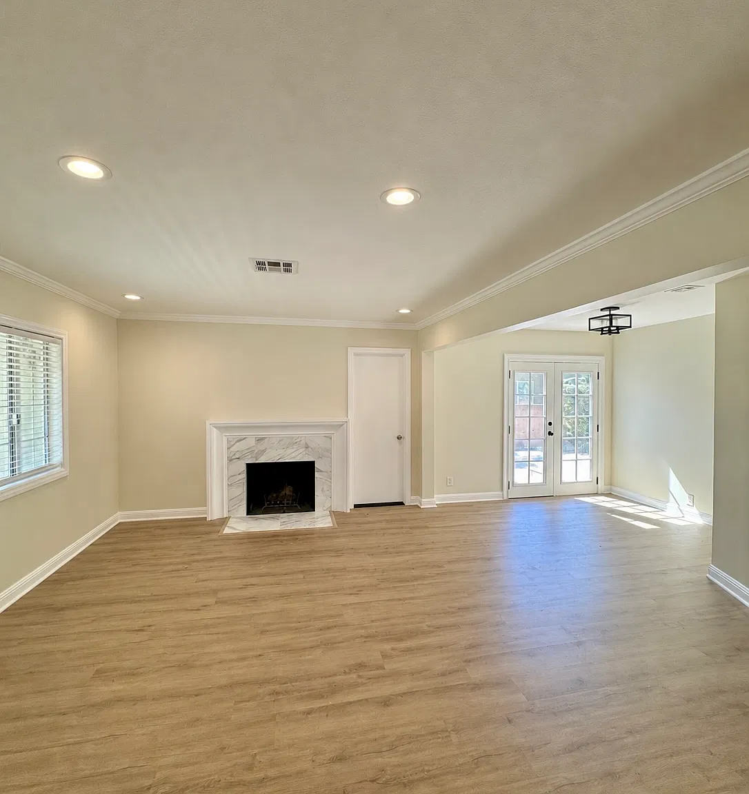 3 bed, 1105 sqft, $3,700 — Photo 4