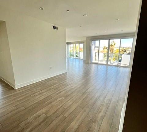 4th image of 1157 S Bundy Dr Penthouse 1