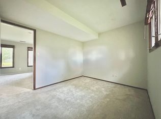 850 Pin Oak Cir, Cary, IL 60013