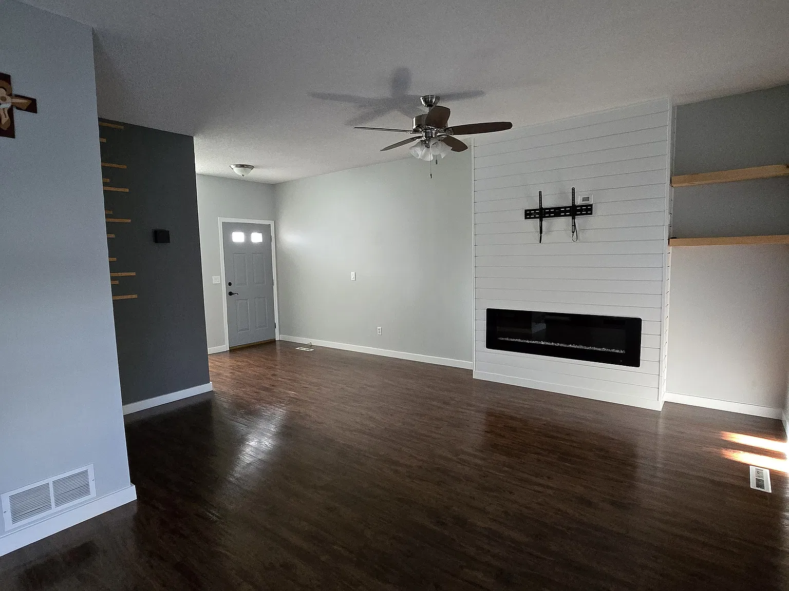 2 bed, 2.5 bath, 1630 sqft, $2,300 — Photo 2