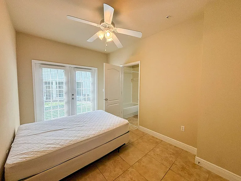 2954 SW 35th Pl #60 — Photo 10