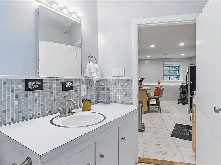 240 Brattle St #1 — Photo 14
