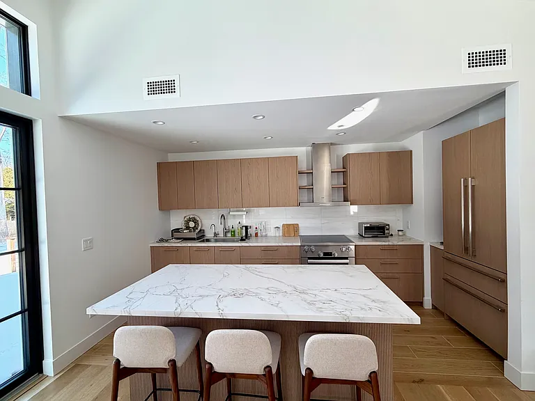 56 N Menantic Rd #B — Photo 6