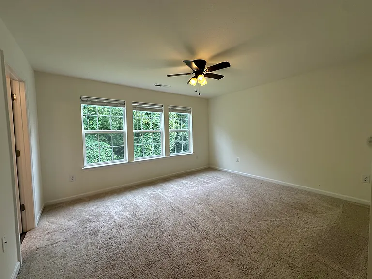 317 Bay St — Photo 9
