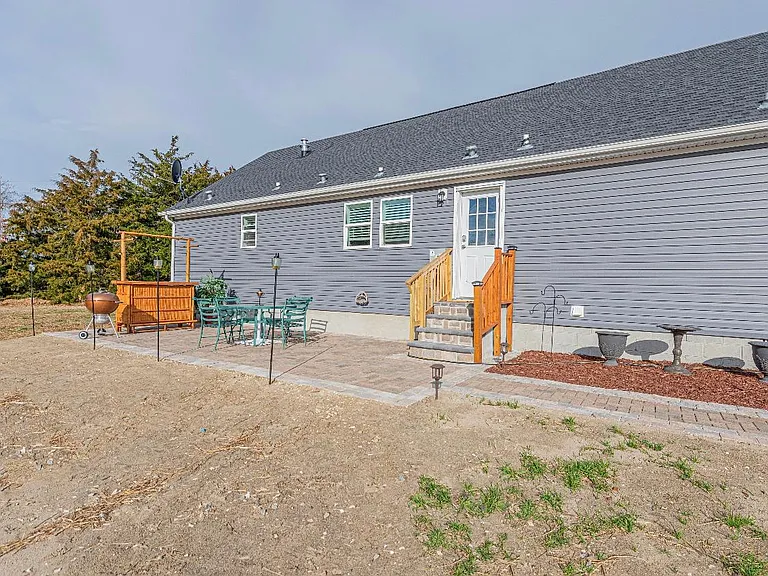 18594 Edwards Family Ln — Photo 16