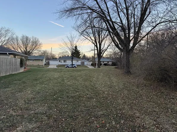 8272 West DAPHNE STREET, Milwaukee, WI 53223