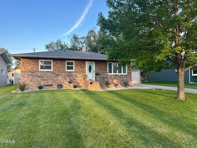 1734 5th Ave NE, Jamestown, ND, 58401