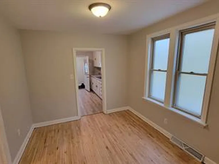1316 Baxter Ave — Photo 3