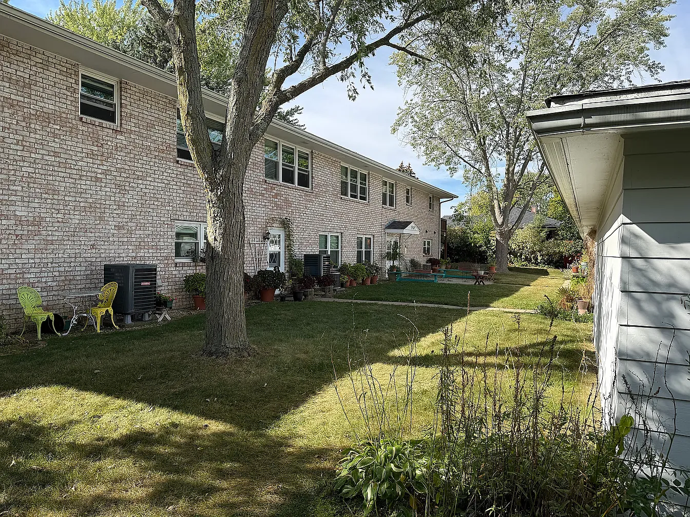 2 bed, 800 sqft, $1,100 — Photo 2