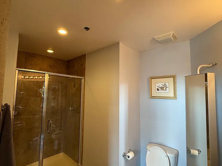 320 E 21st St #411 — Photo 16