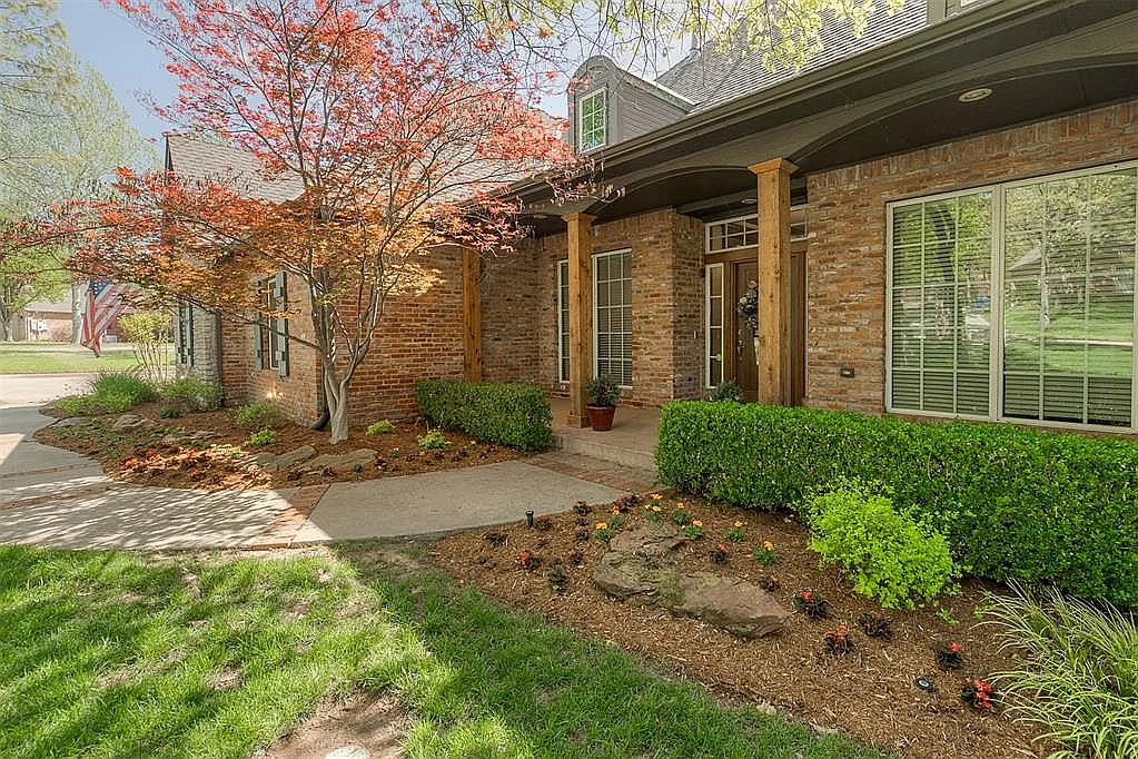 4 bed, 3852 sqft, $4,450 — Photo 4