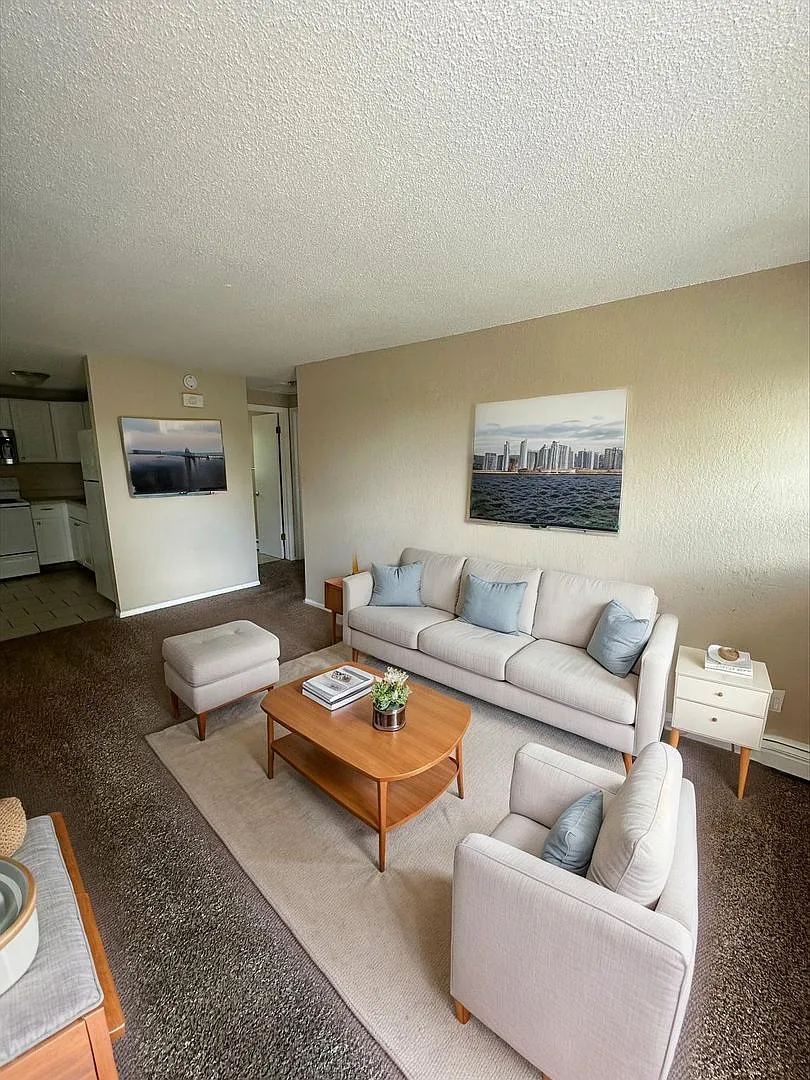 2 bed, 1.0 bath, 750 sqft, $1,099 — Photo 1