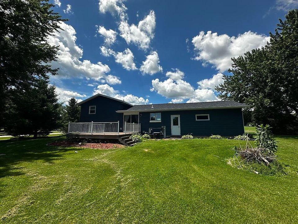 2nd image of 944 Ash Ln